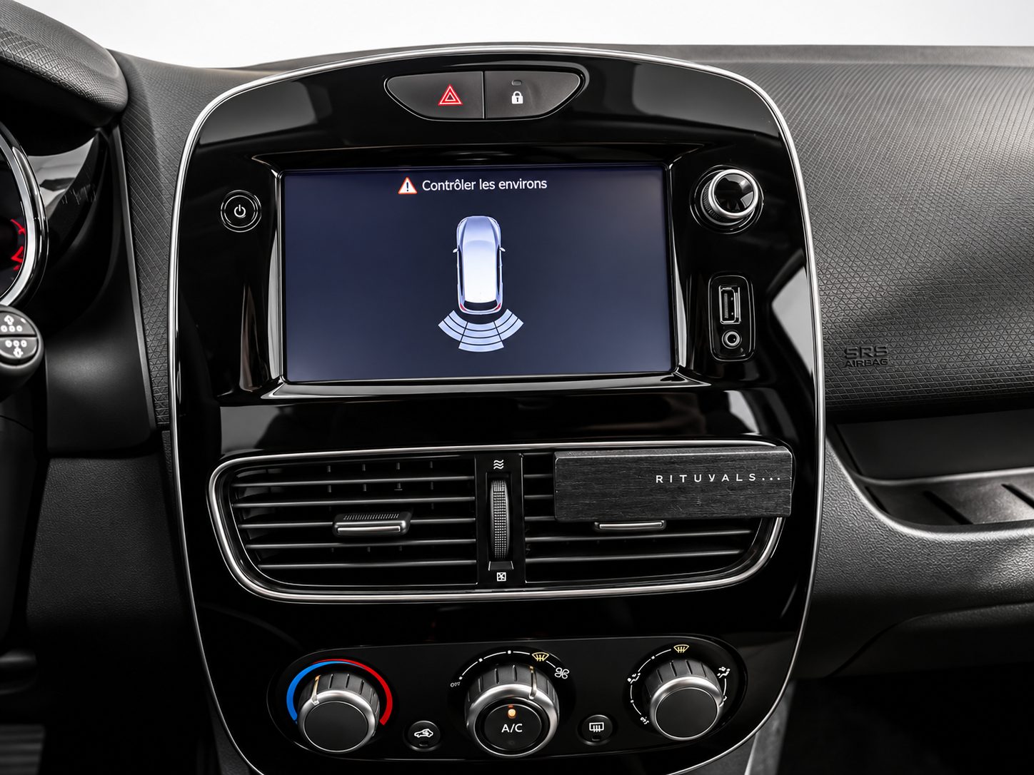 Renault Clio — photo 10