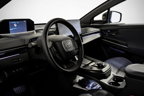 Toyota C-HR AWD-i — photo 9