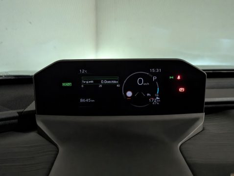 Toyota C-HR AWD-i — photo 12