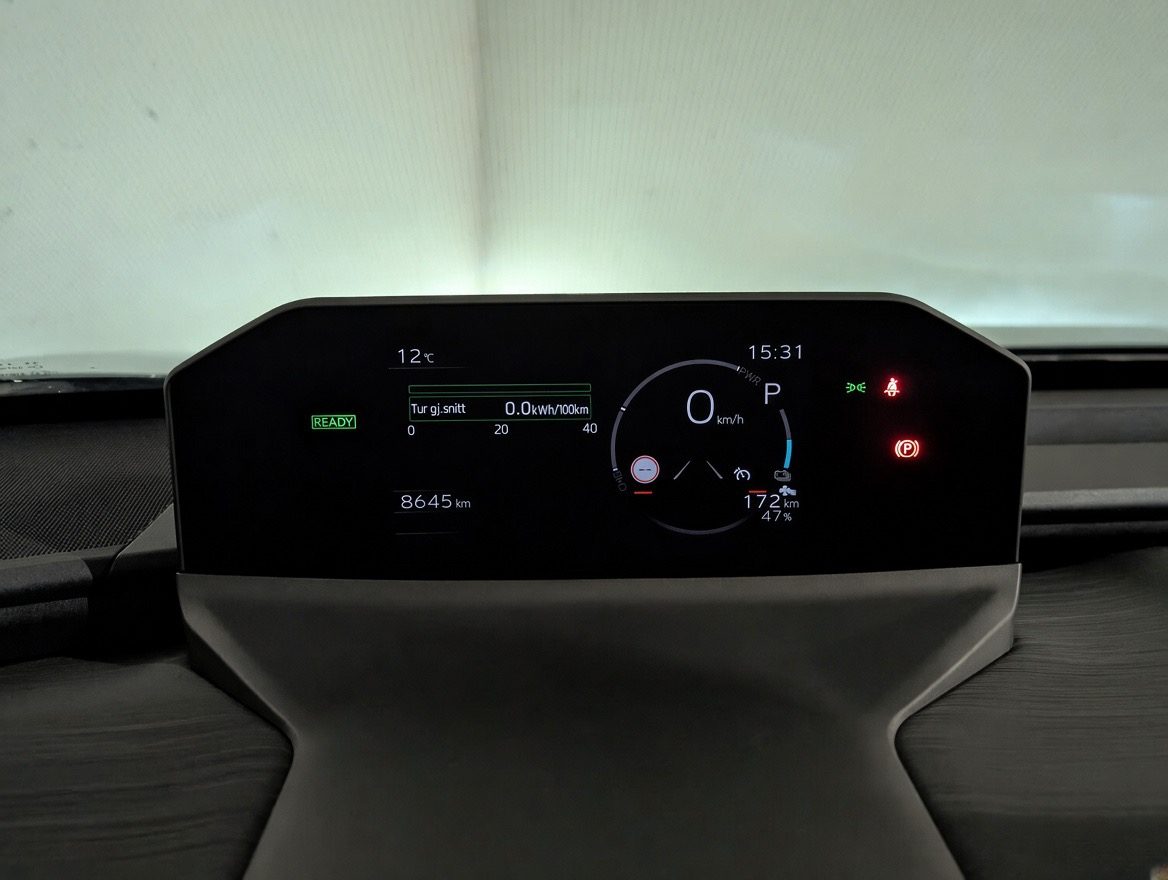 Toyota C-HR AWD-i — photo 12
