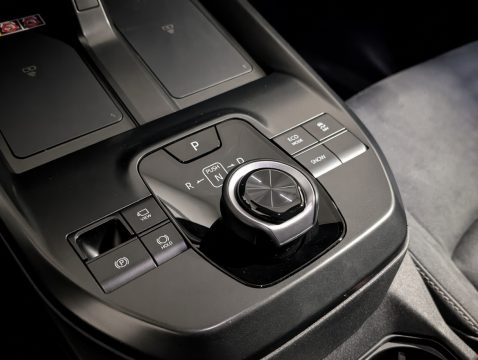 Toyota C-HR AWD-i — photo 16