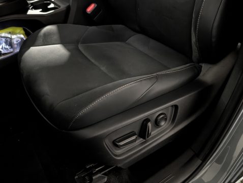 Toyota C-HR AWD-i — photo 17