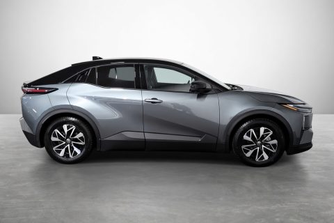 Toyota C-HR AWD-i — photo 3