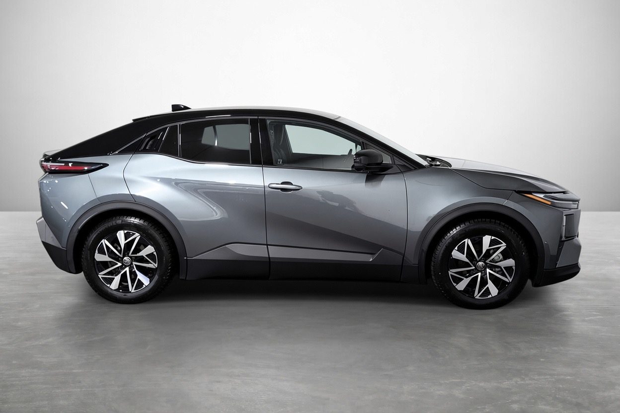 Toyota C-HR AWD-i — photo 3