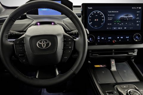 Toyota C-HR AWD-i — photo 10